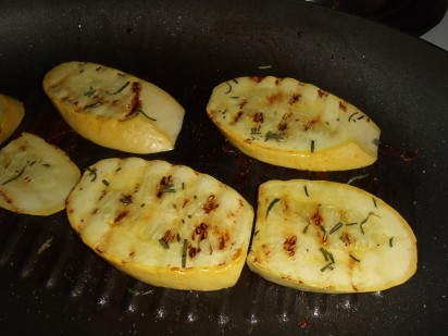 what I did with the squash she gave me.  EVOO+squash+rosemary+grillpan= delish!